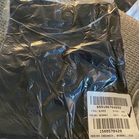 New J Crew Halle crewneck sweater
Item BJ593 - Picture 4 of 4